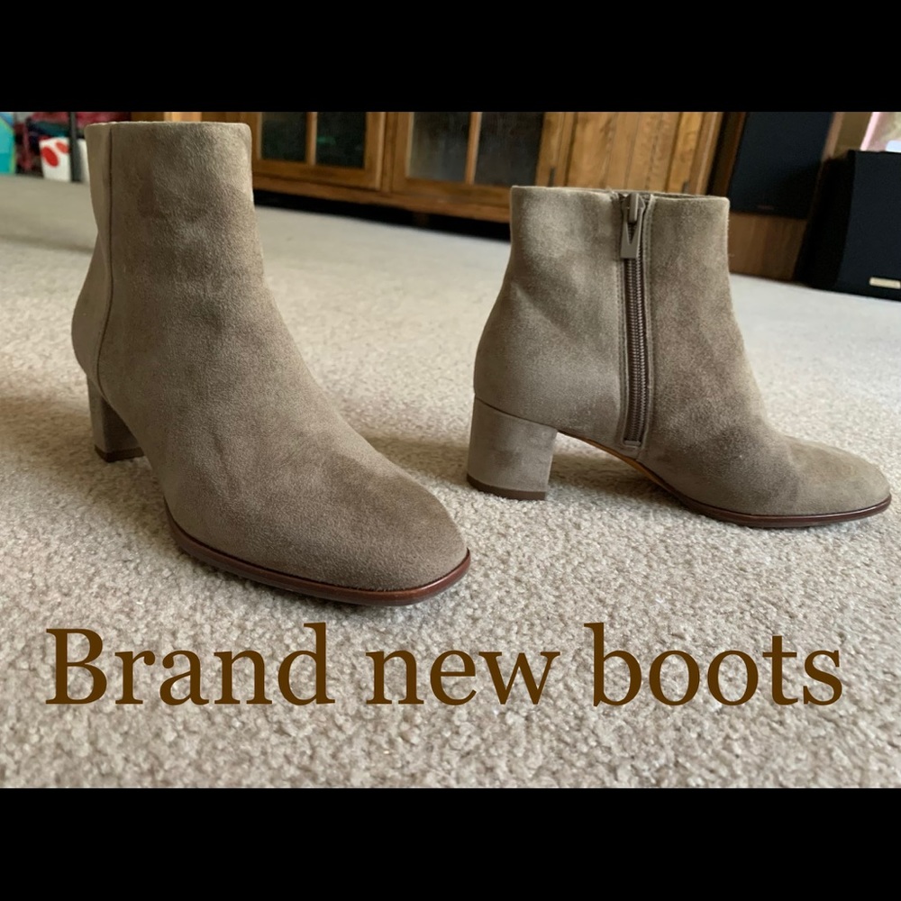 NWOB NWOT Via Spiga Suede Boots